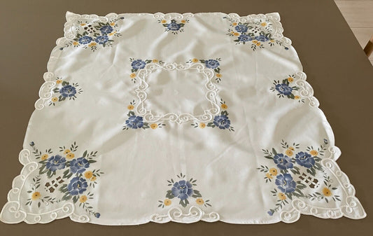 Supper CLOTH Vintage 1970's Off White Floral Embroidered 86cm Square Table NOS