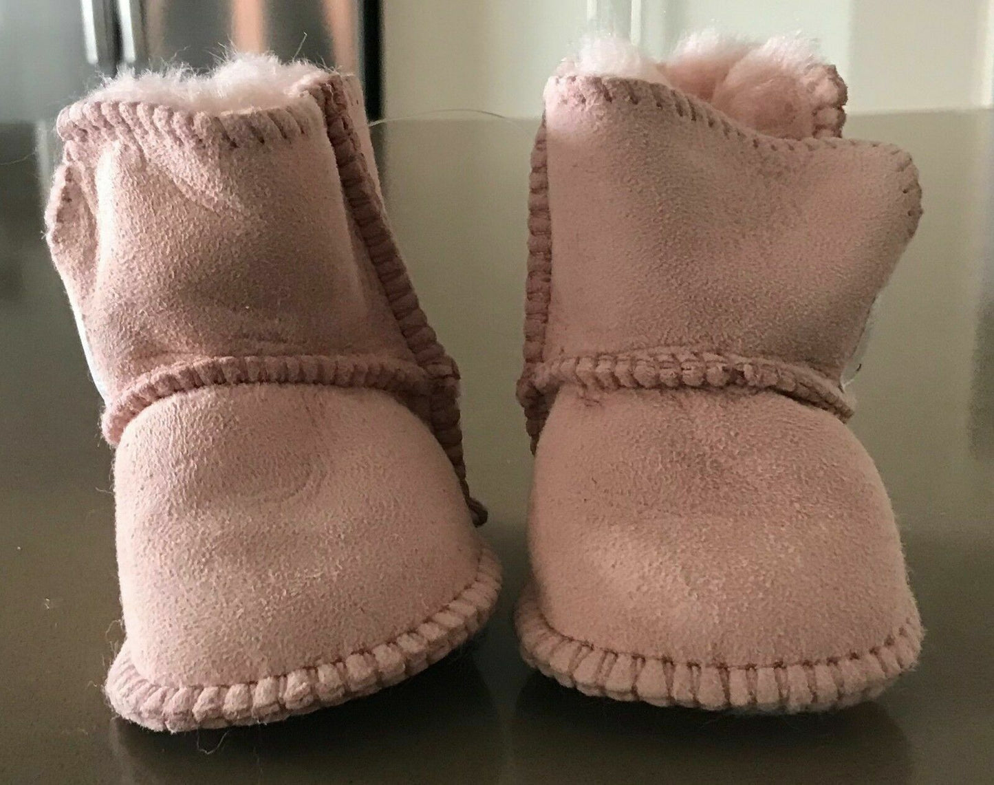 UGG AUSTRALIA “Ellie” Pink Sheepskin Soft Sole Booties Baby S 0 3 mth Boots NEW