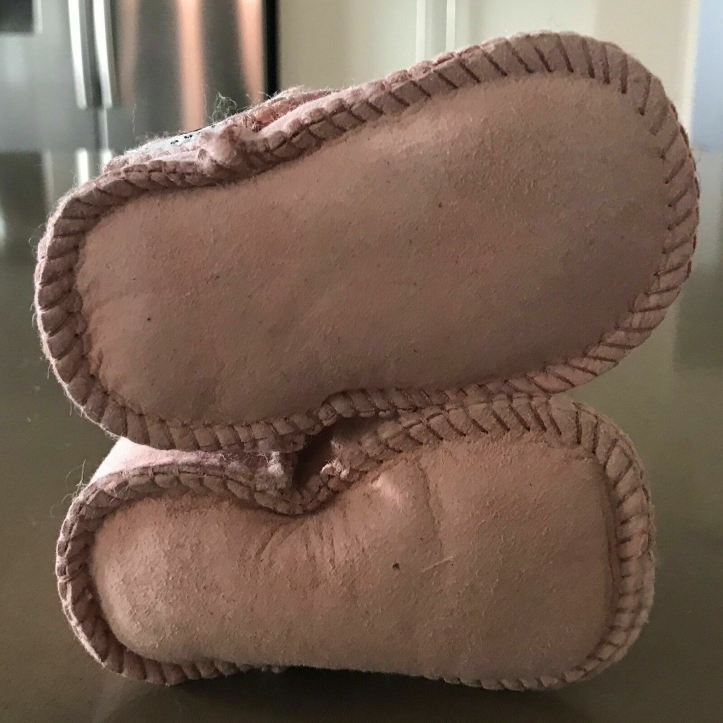 UGG AUSTRALIA “Ellie” Pink Sheepskin Soft Sole Booties Baby S 0 3 mth Boots NEW