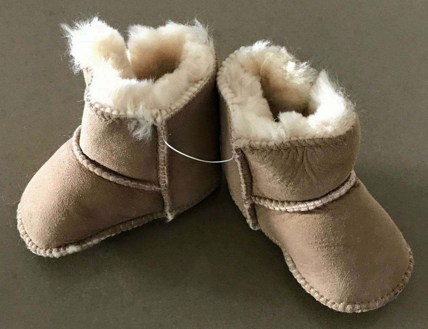 UGG AUSTRALIA “Ellie” Chestnut Sheepskin Soft Sole Booties Baby M 3 6 mths NEW
