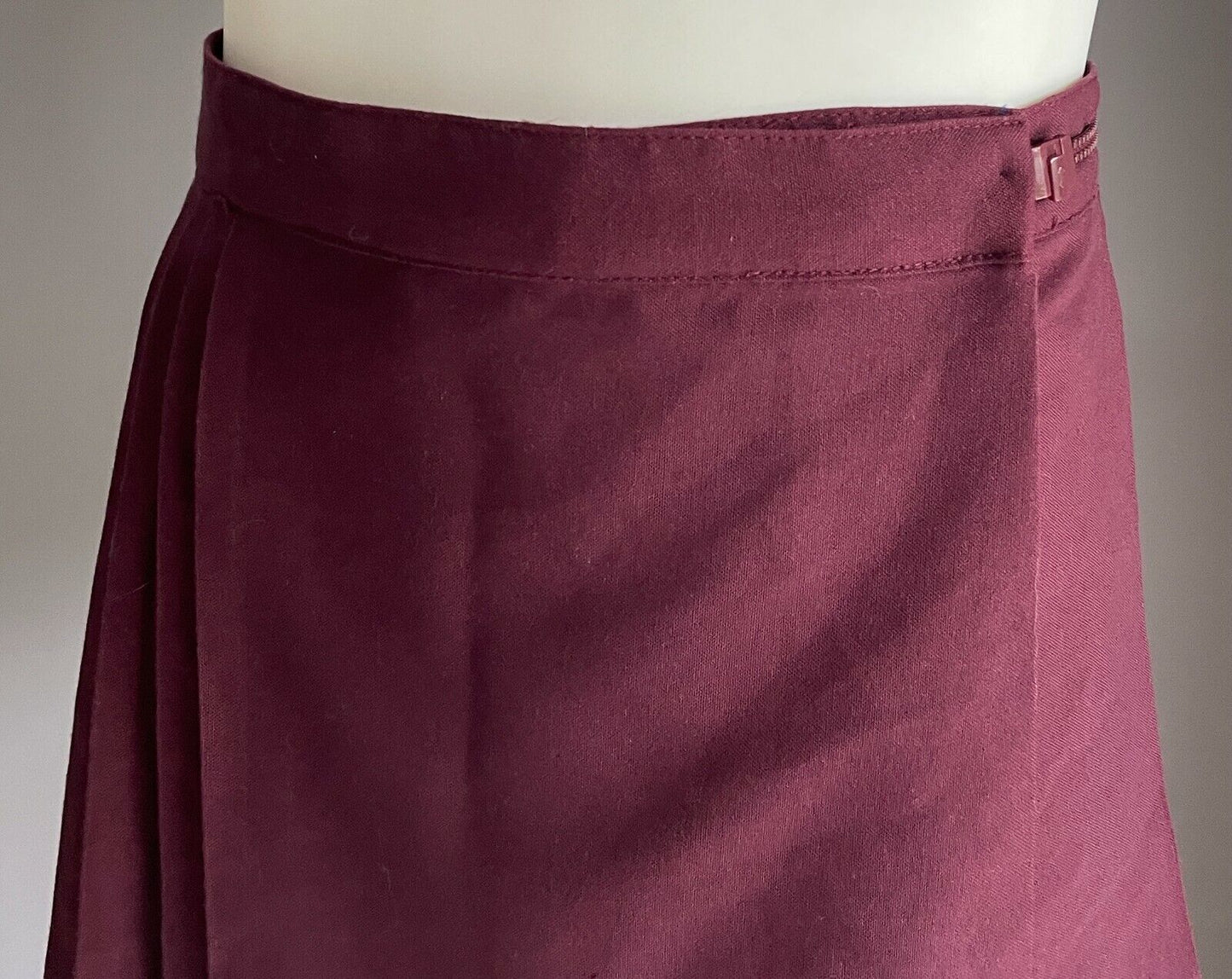 SCHOOL ZONE Netball Skirt Burgundy Maroon Girls Size 4 Sports Active Wear