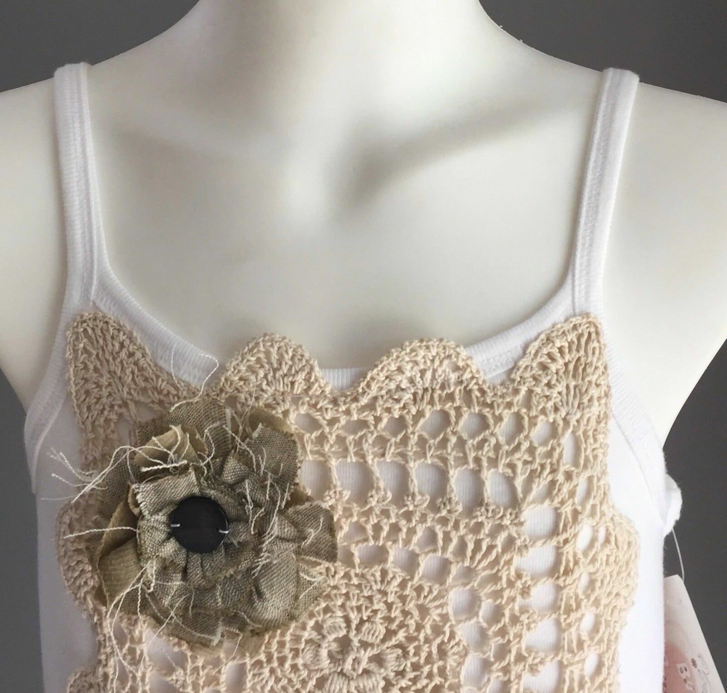 BUBBLES & BUTTERCUPS White Tank Top Beige Crochet Floral Trim Girls Size 10 NEW