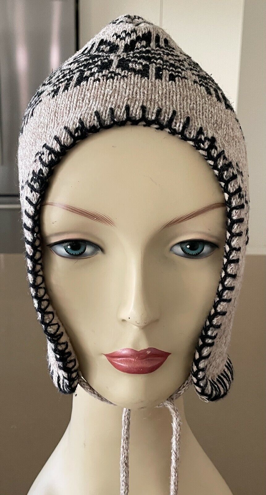 THINSULATE Hat Beanie Warm Brown & Marle Black Print Trim Ear Flaps Pom Poms Cap