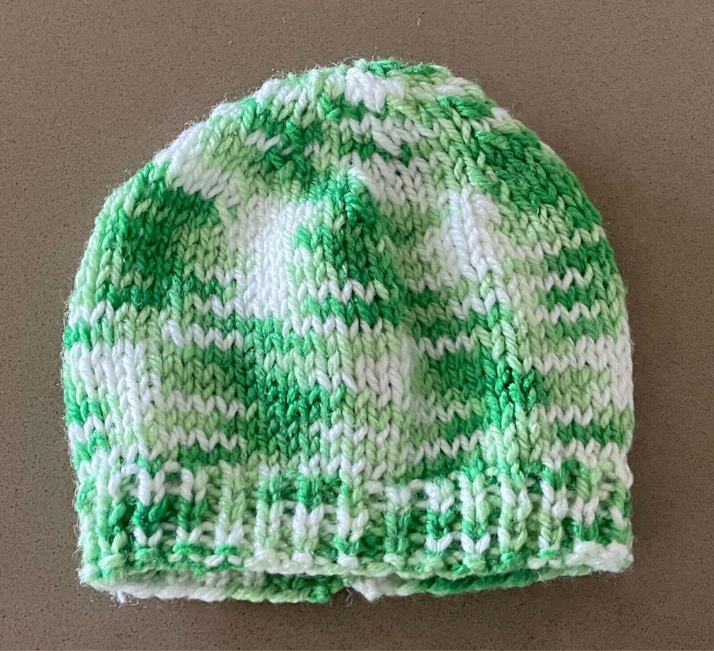 Cardigan + Beanie Green & White Chunky Knit Hand Made 0 - 6 months Unisex NEW
