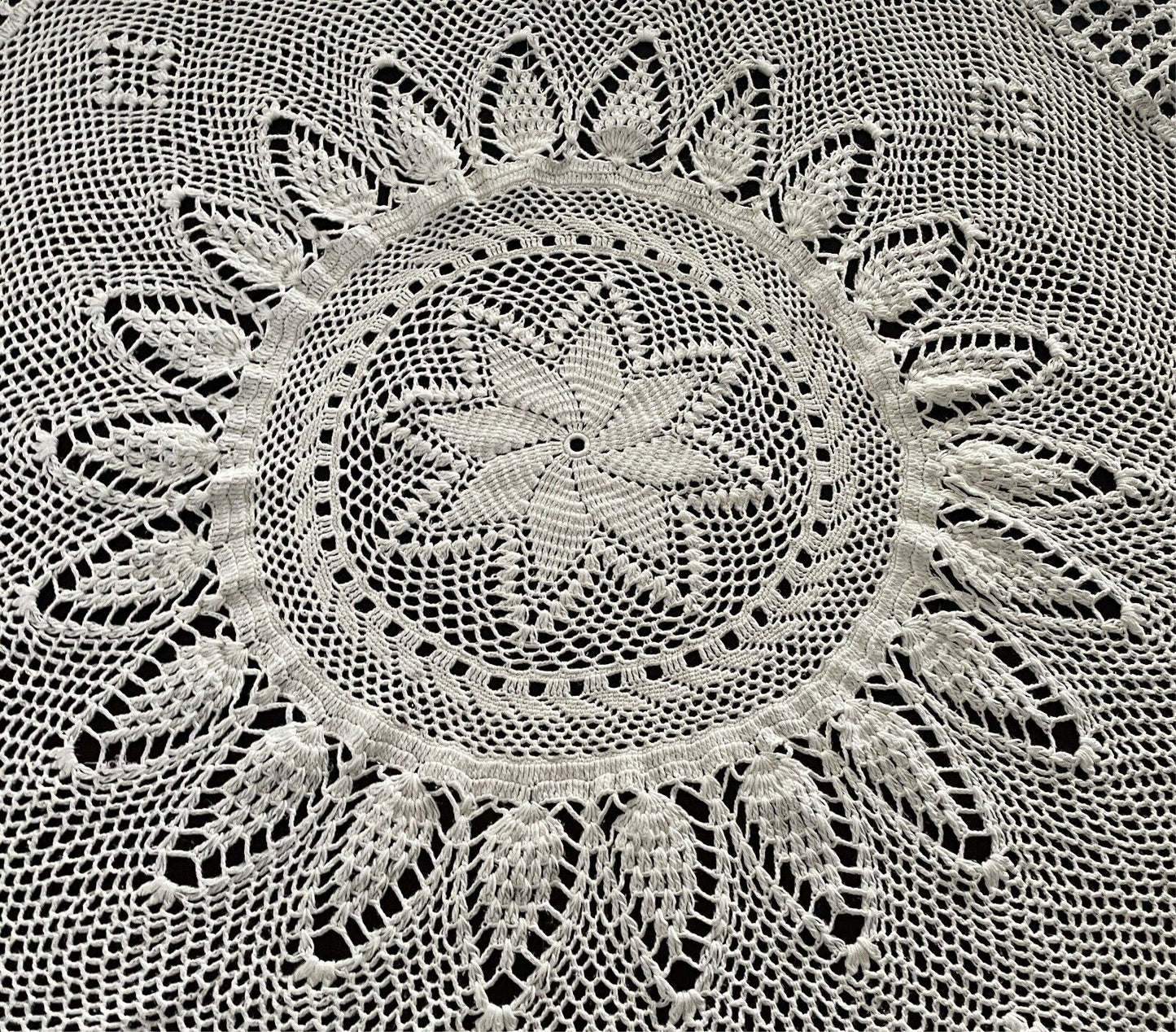 1970s White Cotton Crochet Stitch Round TABLE CLOTH/Wall Hanging 154cm Diametre