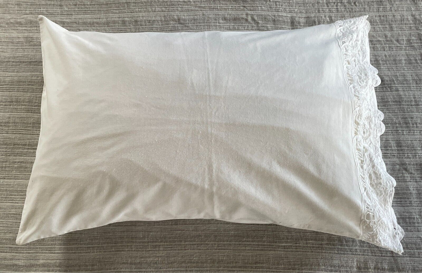 1x Vintage White Pillowcase Cut Out Lace Detailing 45 x 67cm