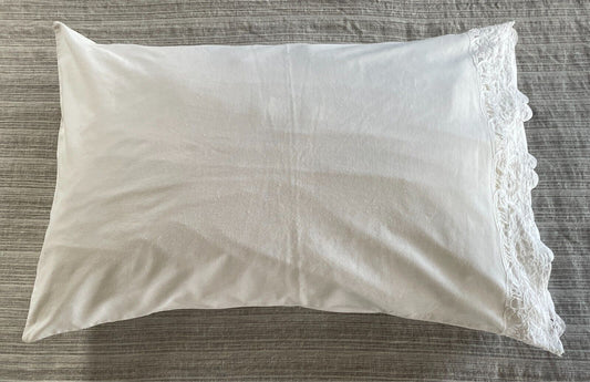 1x Vintage White Pillowcase Cut Out Lace Detailing 45 x 67cm
