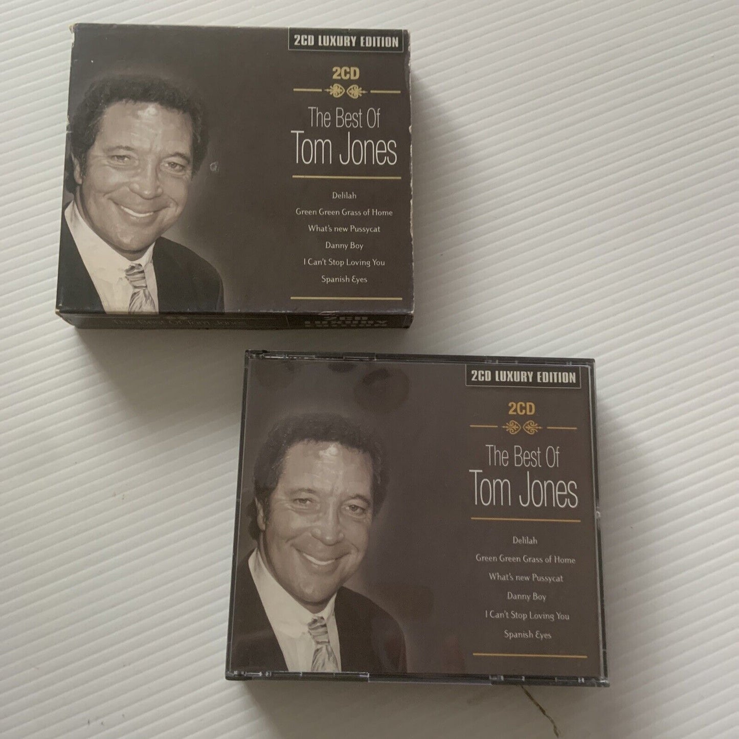 2 CD Set 32 HITS TOM JONES THE VERY BEST OF TOM JONES Album Deluxe w Slipcover