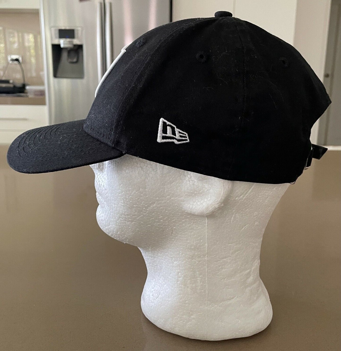 Cap NFL 9Forty NEW ERA Oakland Raiders Black & White CA40289 Baseball Hat NEW