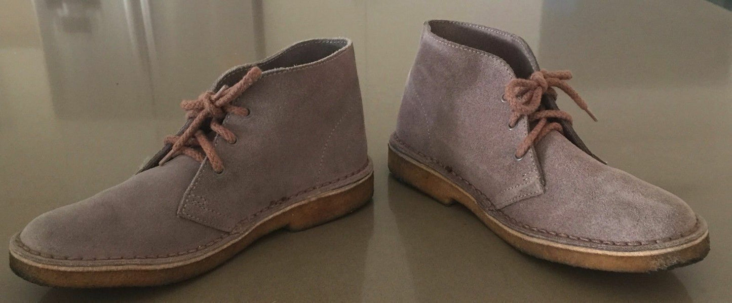 CLARKS Desert Boots Junior Taupe Suede Leather Sz 2E Shoes Lace up Ankle Boots