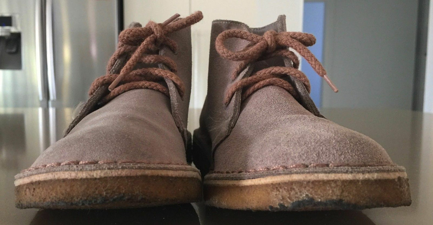 CLARKS Desert Boots Junior Taupe Suede Leather Sz 2E Shoes Lace up Ankle Boots