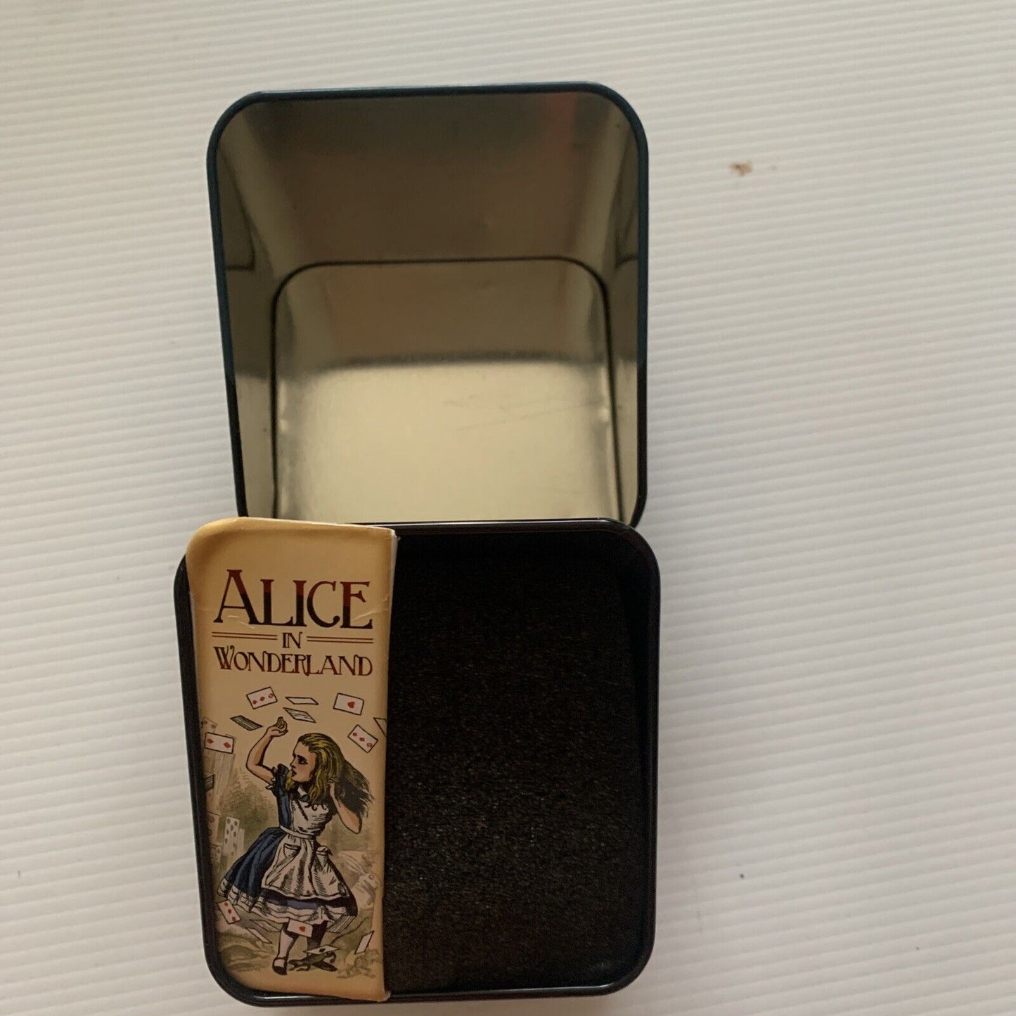 EMPTY BOX WATCH Unemployed Philosophers Guild Alice In Wonderland Tempus Fugit