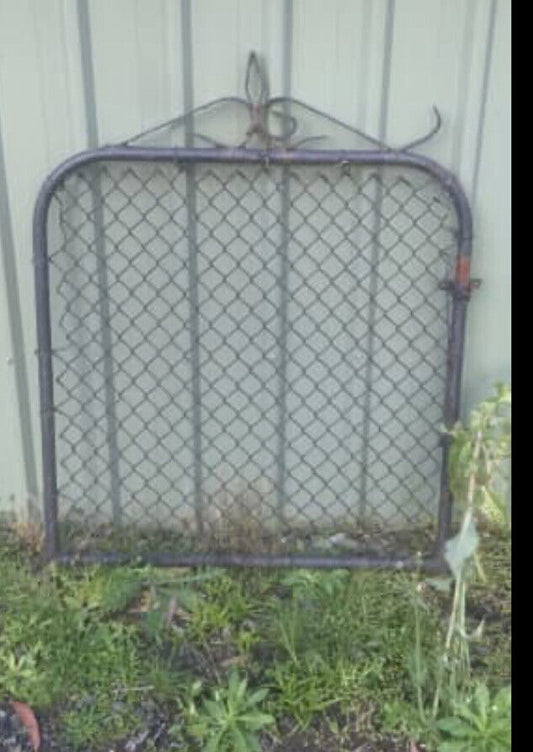 Garden Gate Rustic Vintage Front Side Cyclone Mesh Period Scroll Top 90H 87W