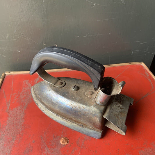 LANGCO 240V 2.7 KG CLOTHES IRON Bakelite Handle NO CABLE Doorstop Rustic Vintage