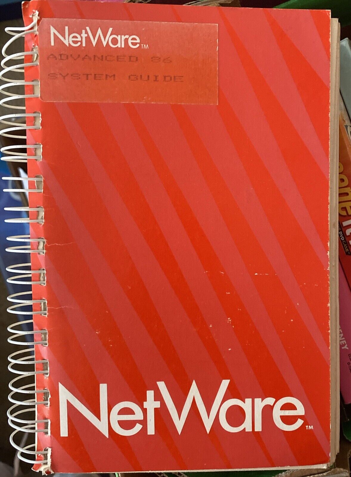 Novell Inc Advanced Netware/86 Systen Guide PartNo 101-000041-002 Ringbound 1985