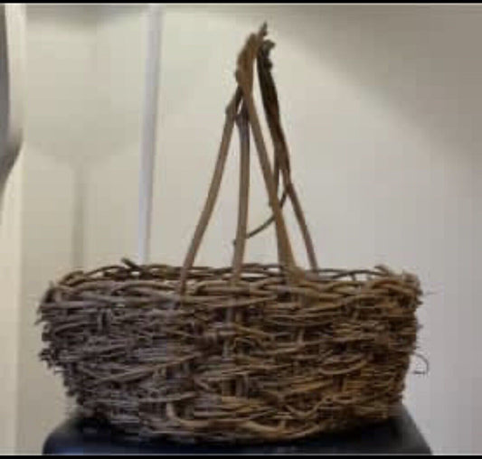 Rustic 33cm Twisted Willow Twig Basket Long Handle Market Garden Eggs AE169