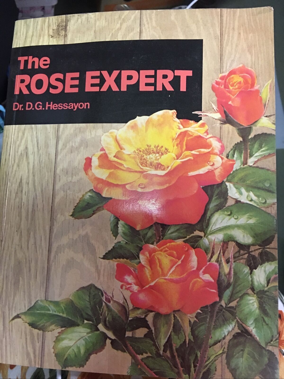 THE ROSE EXPERT Dr. D G Hessayon 1981  Gardening Companion Flowers PB Book
