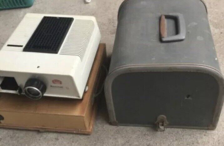 Vintage BRAUN PAXIMAT DELUXE SLIDE PROJECTOR in Case Slide Cartridge Storage Box