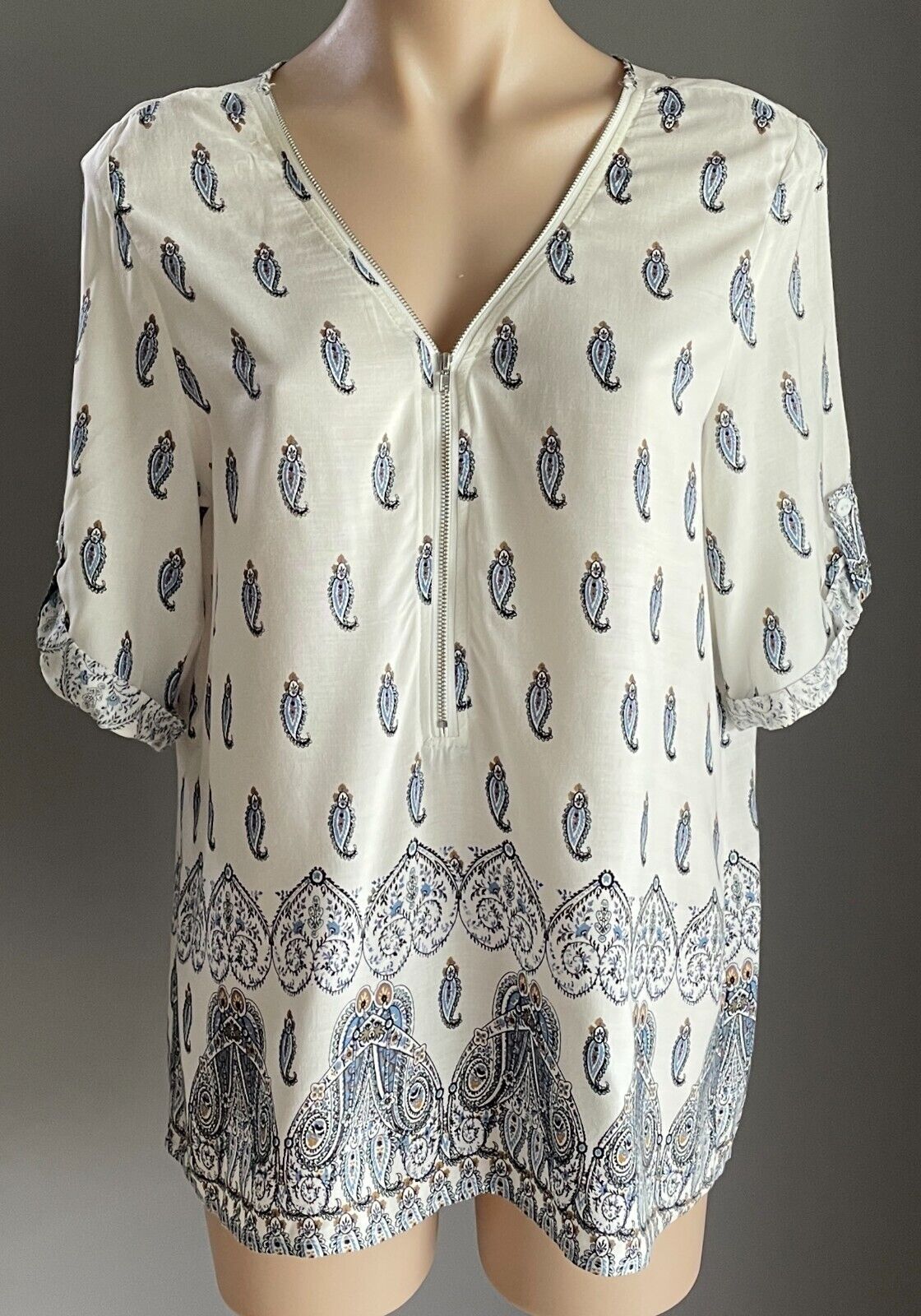 REISS EMPORIUM Zip Front Top Neck  White Blue Paisley Short Cuff Sleeve Size 12