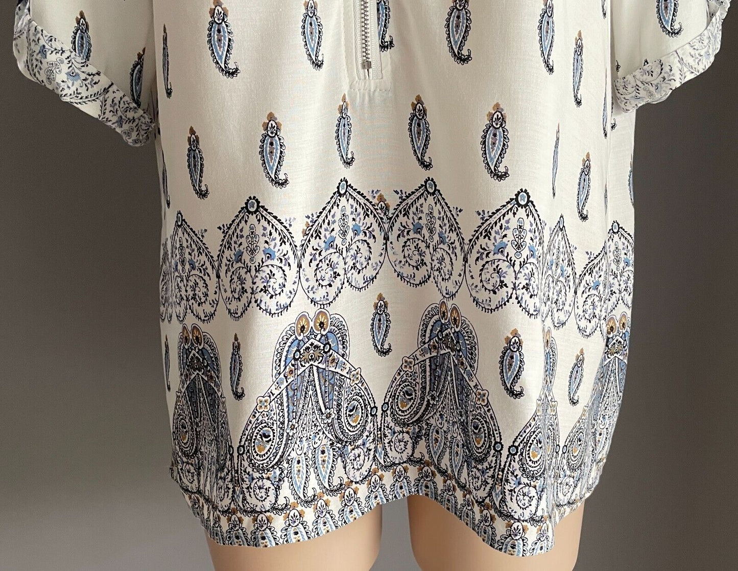 REISS EMPORIUM Zip Front Top Neck  White Blue Paisley Short Cuff Sleeve Size 12