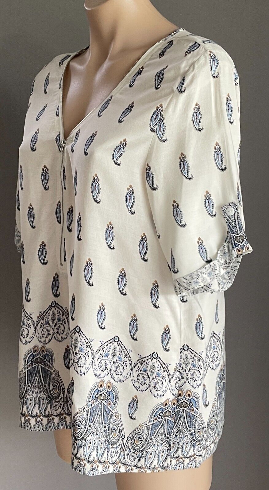 REISS EMPORIUM Zip Front Top Neck  White Blue Paisley Short Cuff Sleeve Size 12