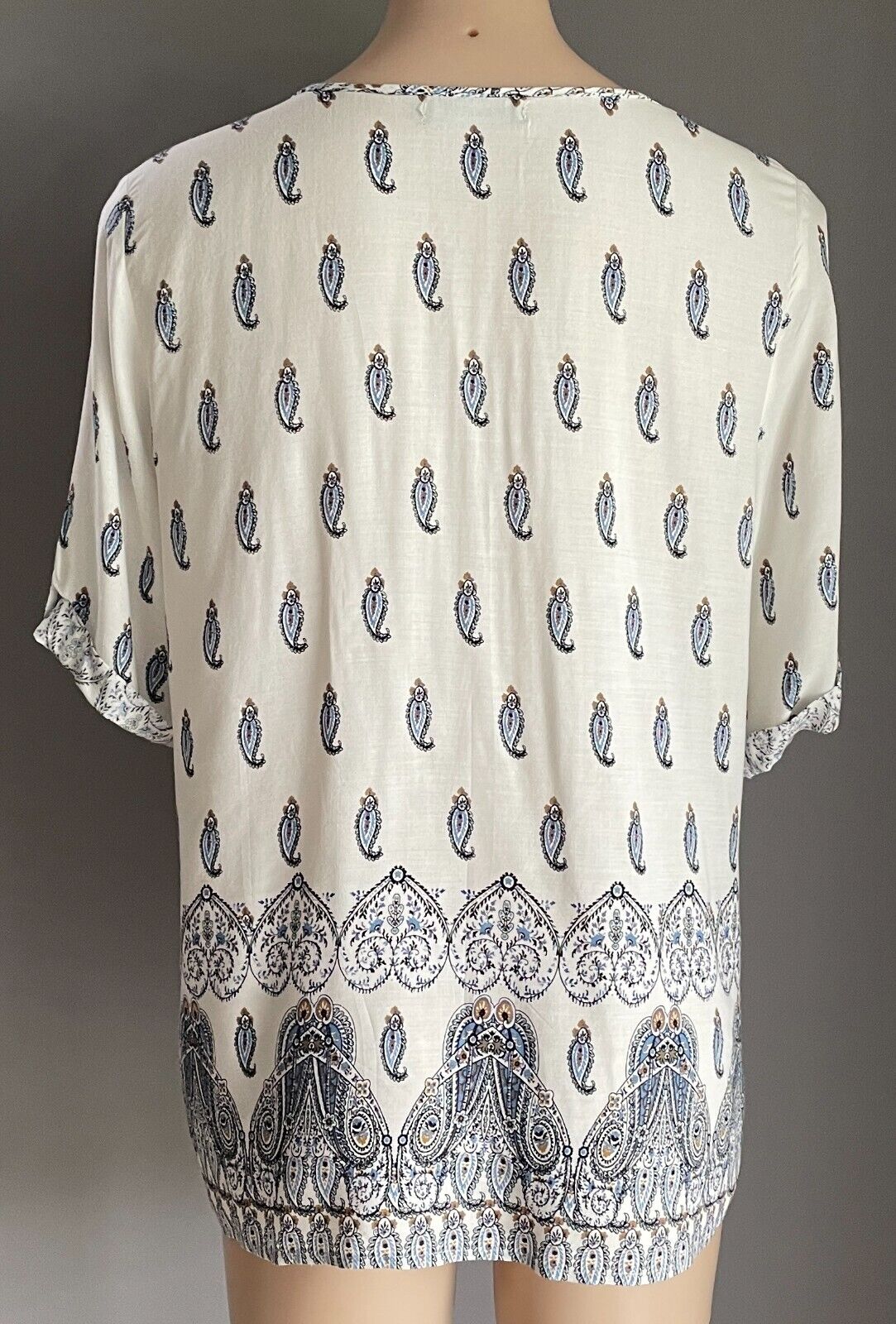 REISS EMPORIUM Zip Front Top Neck  White Blue Paisley Short Cuff Sleeve Size 12