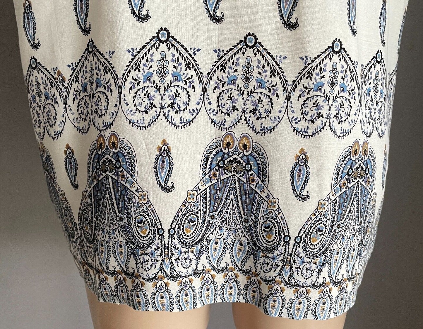 REISS EMPORIUM Zip Front Top Neck  White Blue Paisley Short Cuff Sleeve Size 12