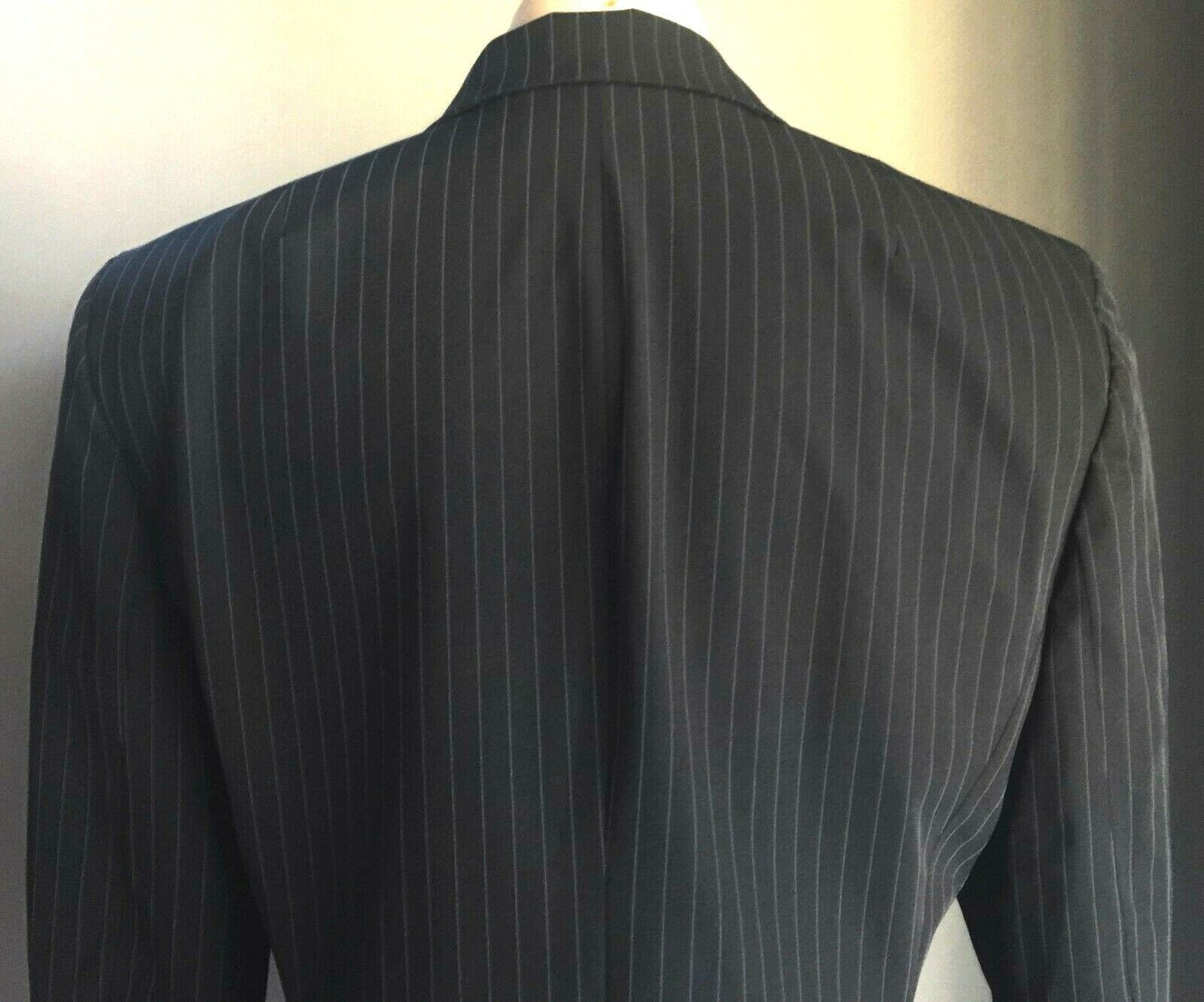 DKNY Blazer Black Pinstripe Buttoned  Long Sleeve Fitted Jacket Ladies Size 10