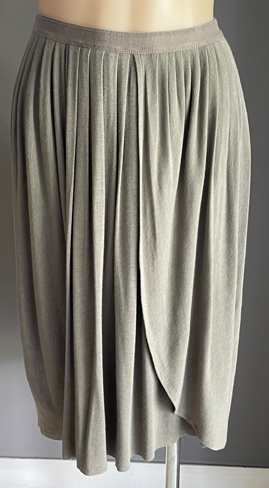 WITCHERY Skirt Khaki Elastic Pleated Waist Stretch Knit Size L Lined Knee Length