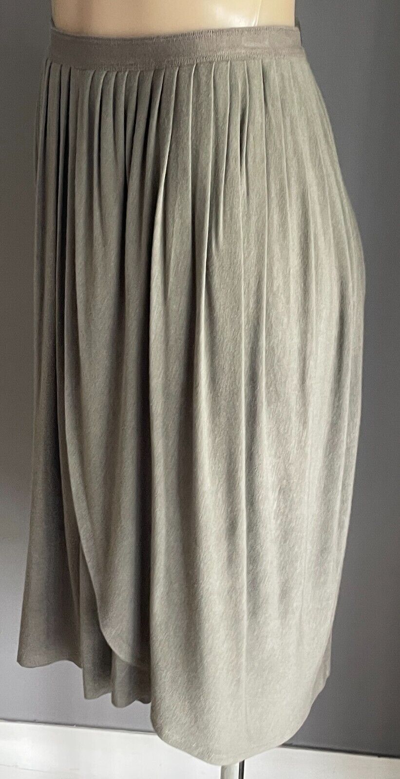 WITCHERY Skirt Khaki Elastic Pleated Waist Stretch Knit Size L Lined Knee Length