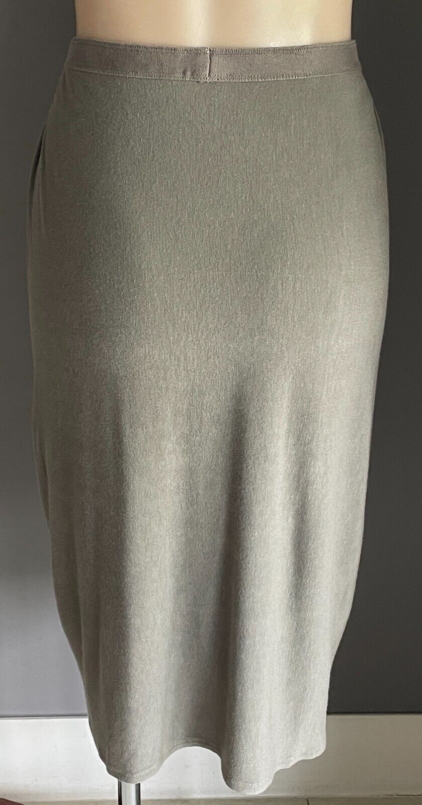 WITCHERY Skirt Khaki Elastic Pleated Waist Stretch Knit Size L Lined Knee Length