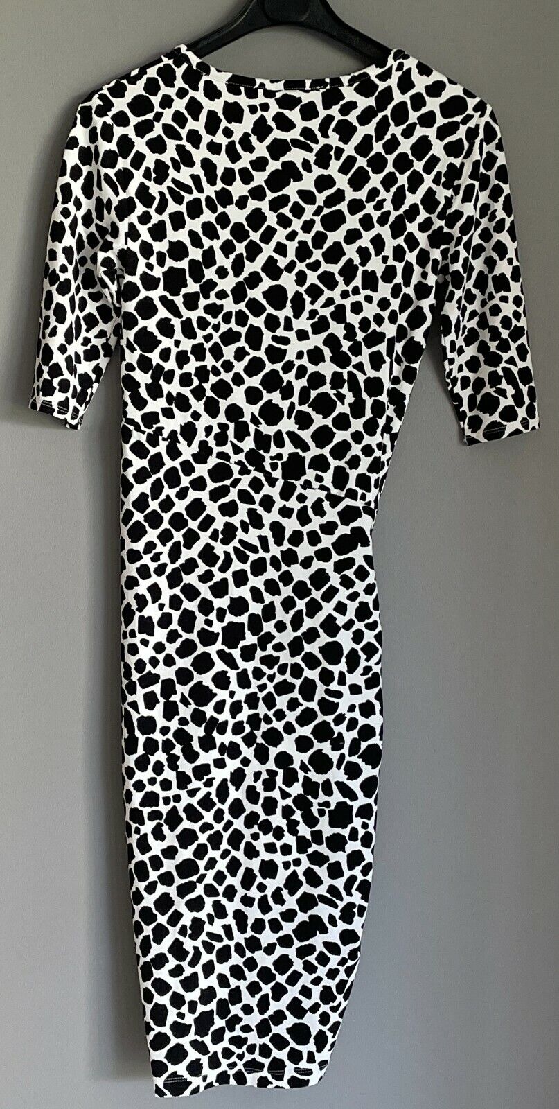WITCHERY Bodycon Dress Black Off White Giraffe Print 3/4 Sleeve Stretch Size 4