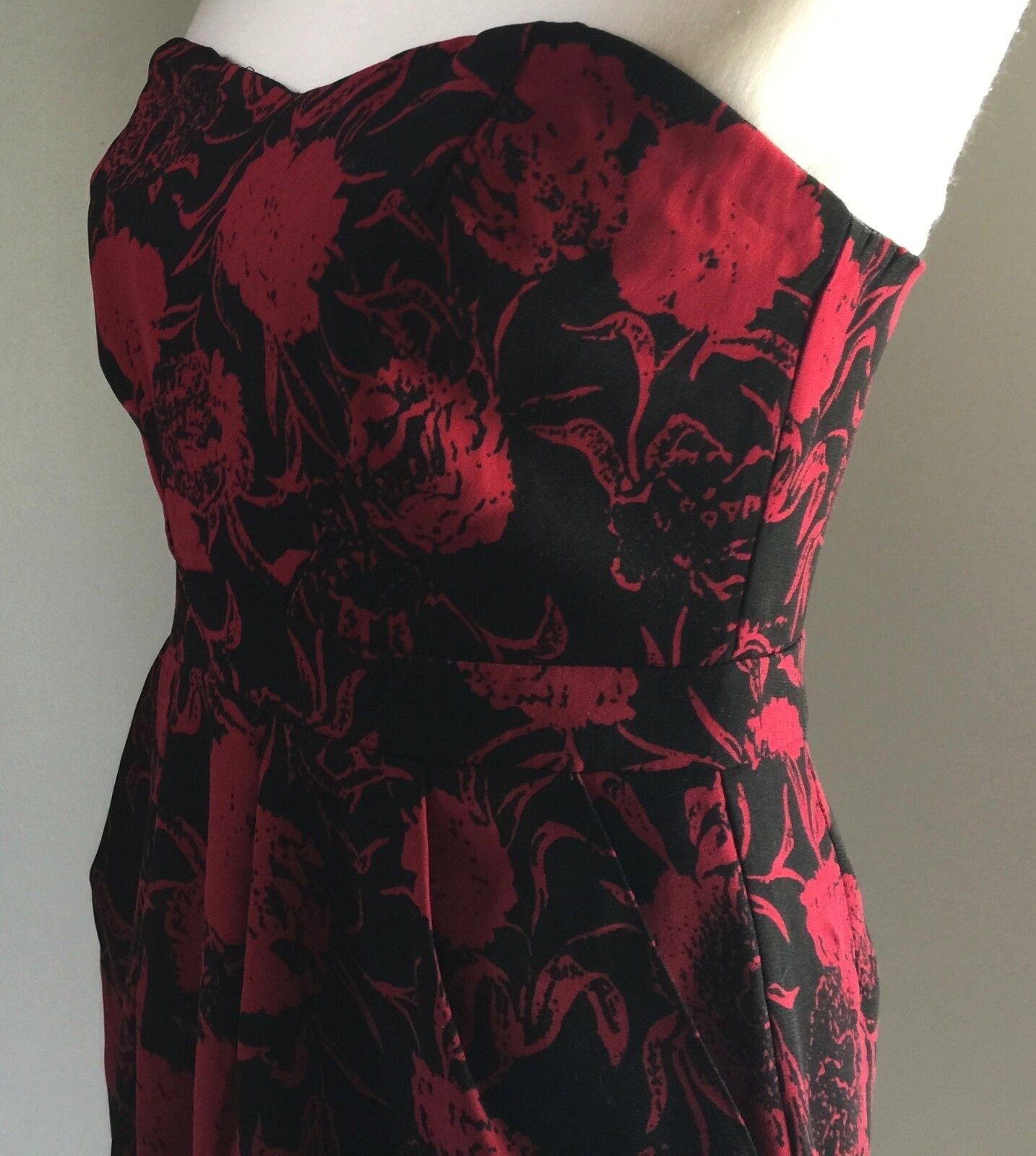 BARKINS Strapless Dress Burgundy & Black Floral Print Size 10 Figure Flattering
