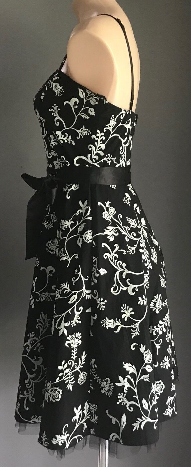 MISS CHERRY Black White Floral Print Sleeveless A-Line Dress Size 12 Retro Vibe