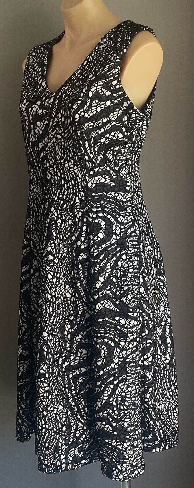 LIZ JORDAN Dress Black Silver Grey Print Sleeveless A-Line Size 12 - Stunning