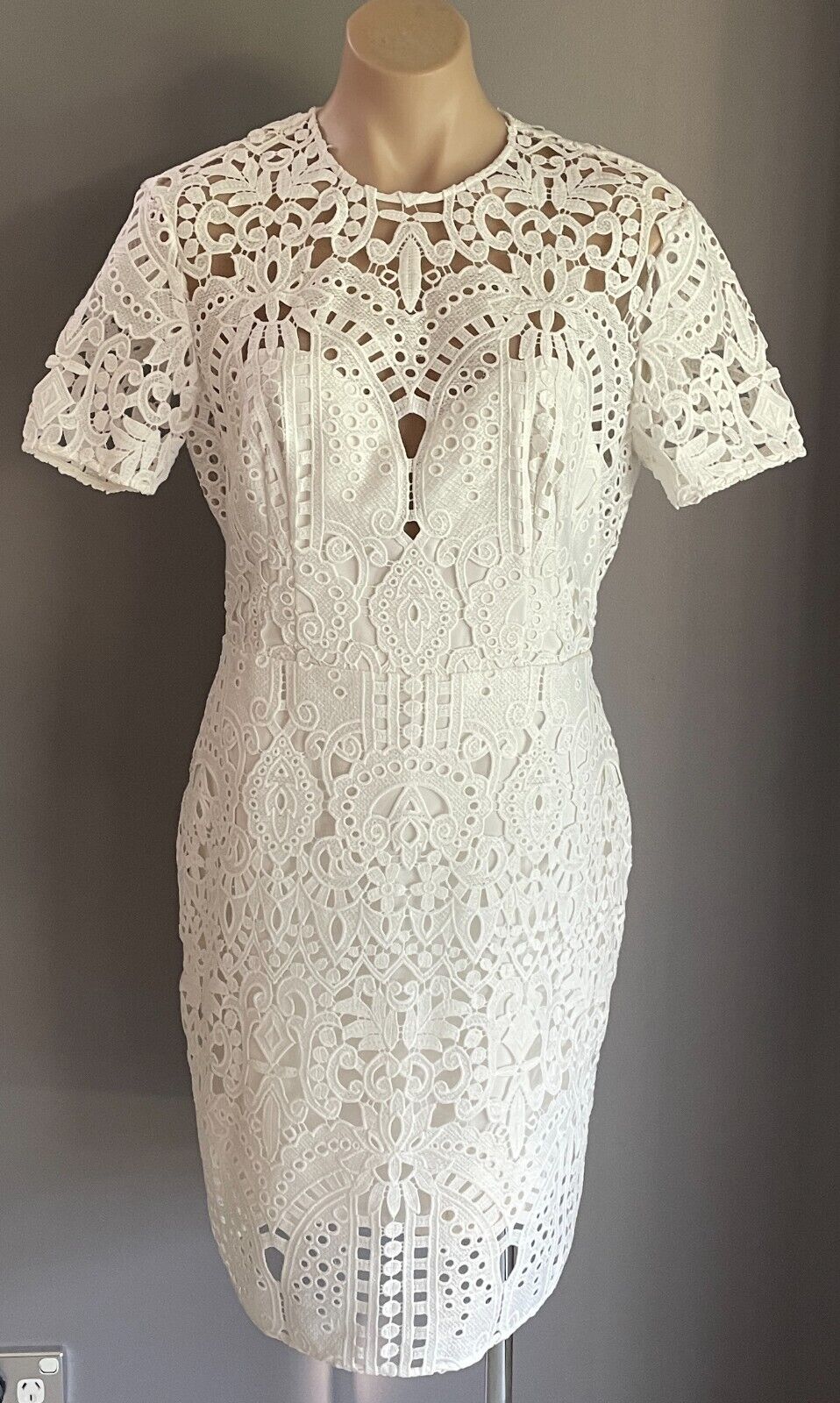 LOVER Dress Sheath White Cut Out Lace Size 12 Short Sleeve Knee Length Lined NEW