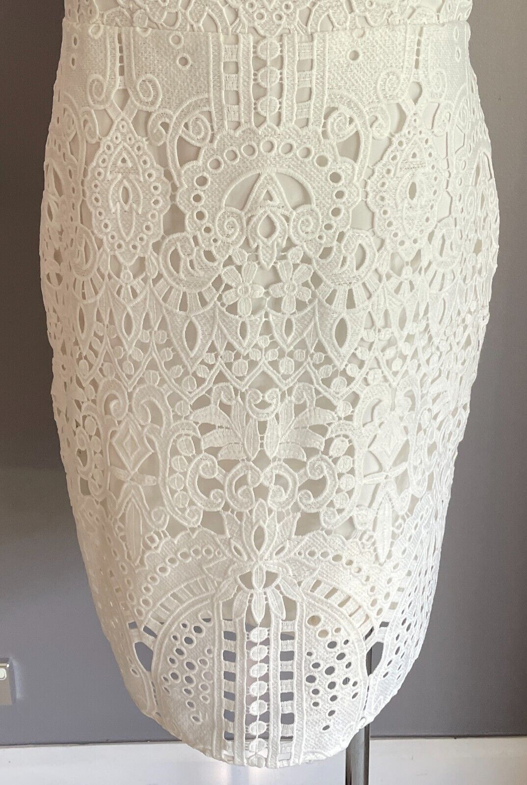 LOVER Dress Sheath White Cut Out Lace Size 12 Short Sleeve Knee Length Lined NEW