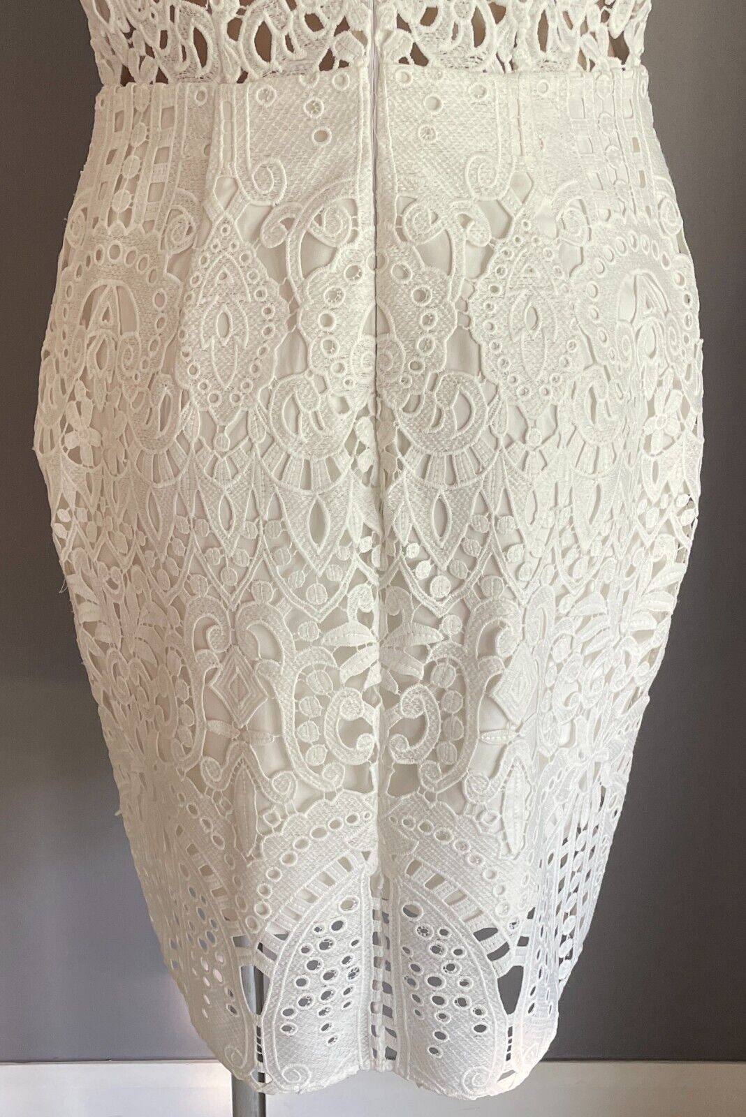 LOVER Dress Sheath White Cut Out Lace Size 12 Short Sleeve Knee Length Lined NEW