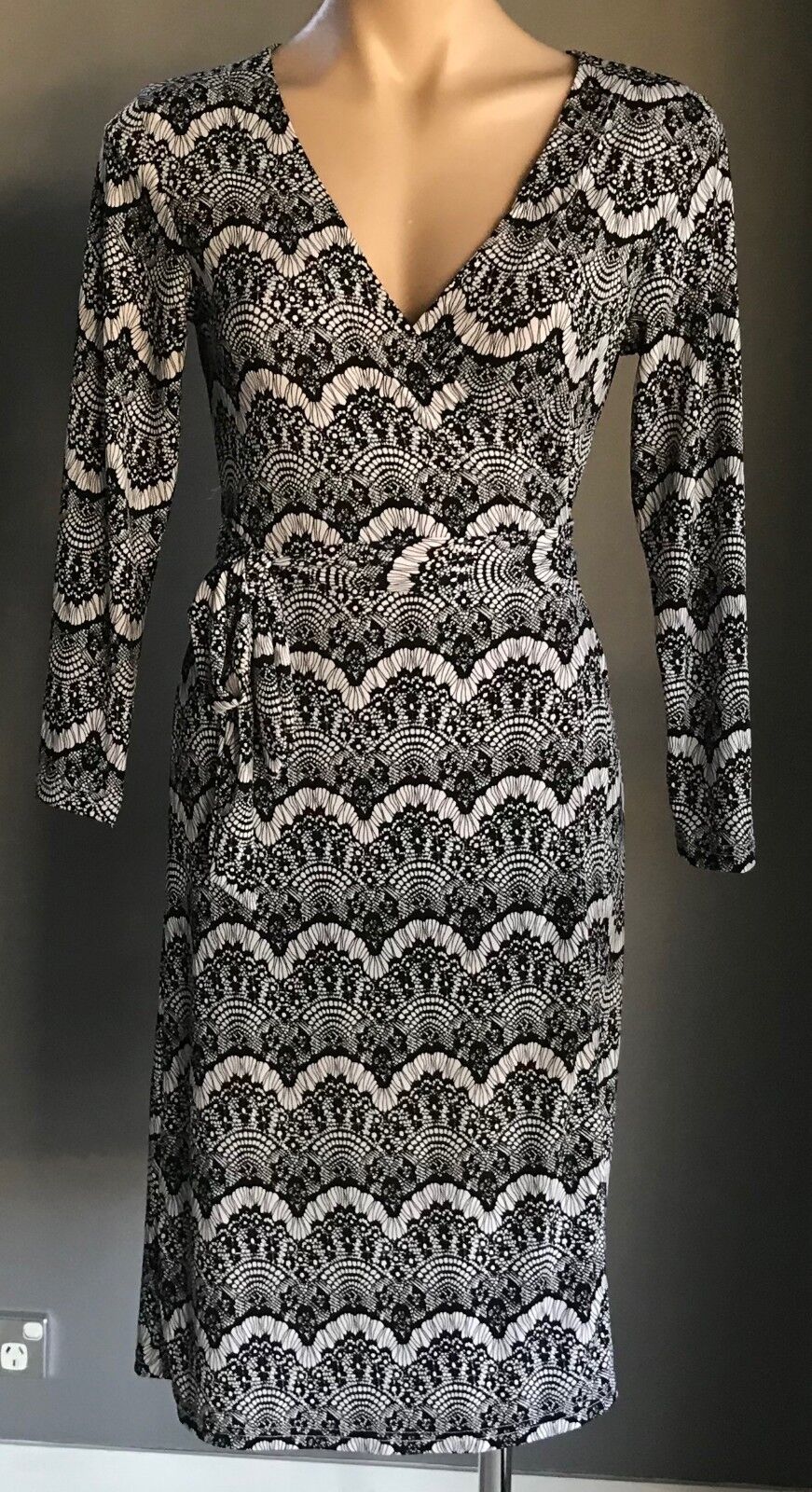 CARLY Q DESIGN Dress Black & White Print Long Sleeve Stretch Wrap Size S 8 10