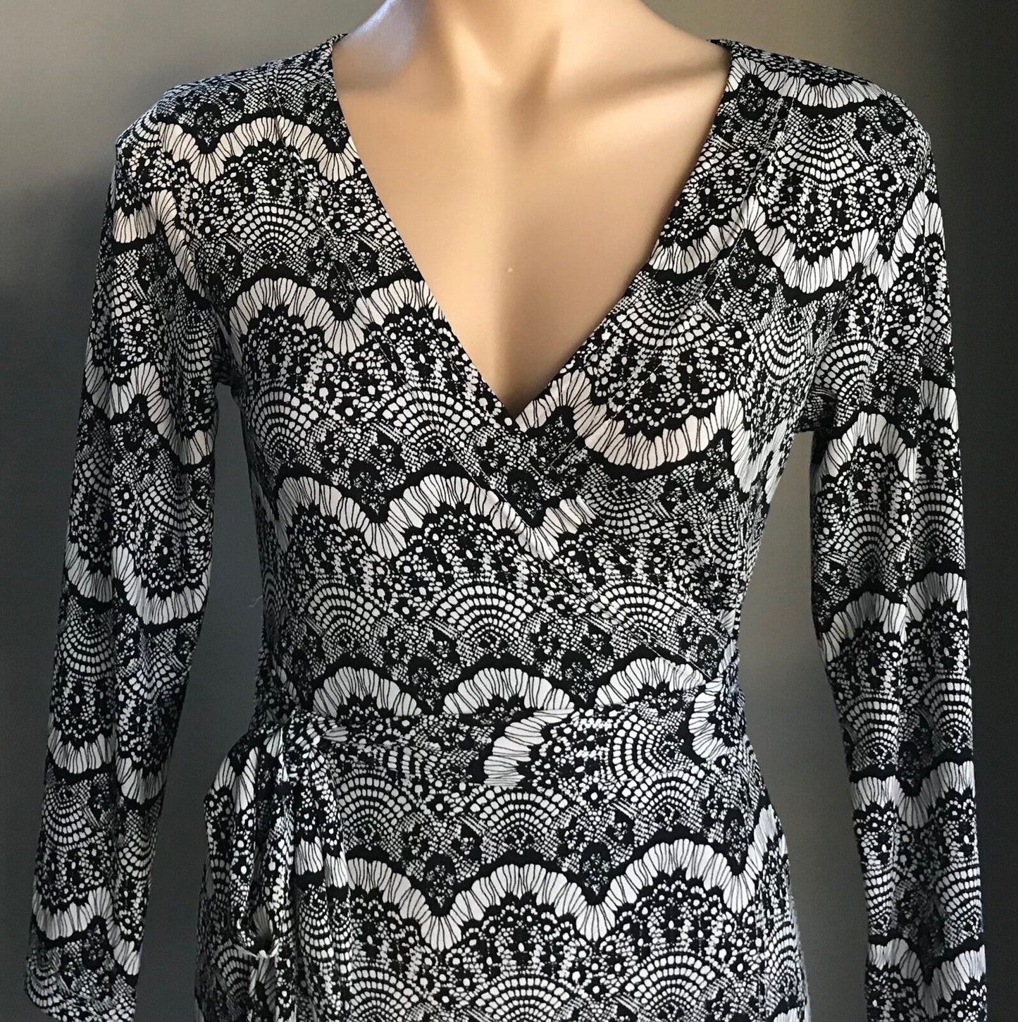 CARLY Q DESIGN Dress Black & White Print Long Sleeve Stretch Wrap Size S 8 10