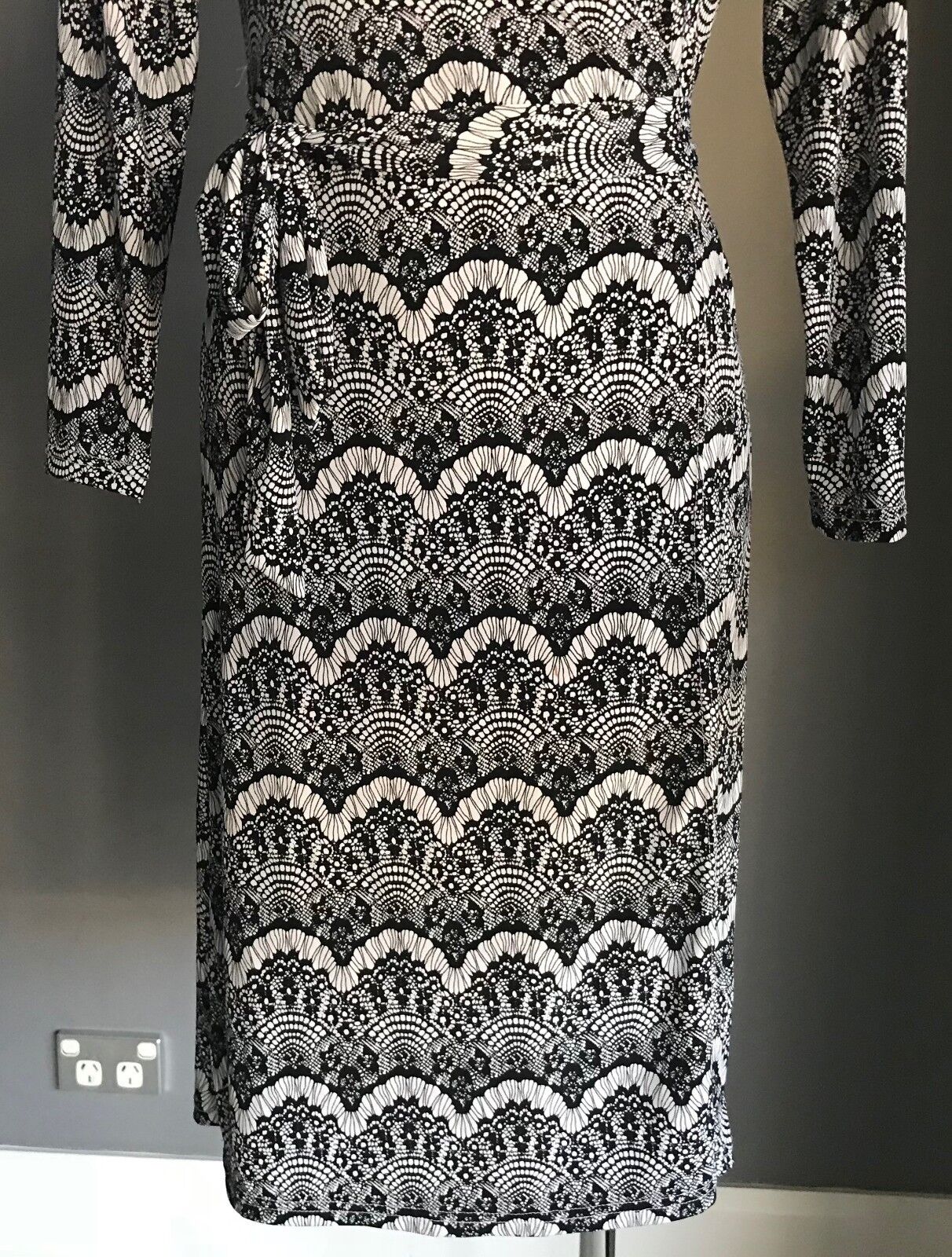 CARLY Q DESIGN Dress Black & White Print Long Sleeve Stretch Wrap Size S 8 10