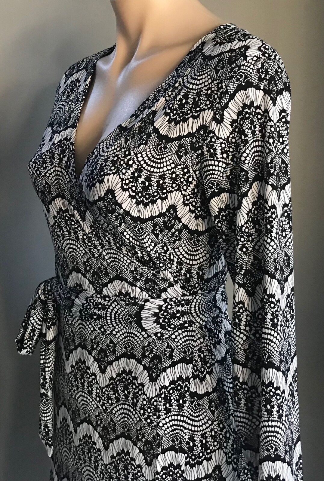 CARLY Q DESIGN Dress Black & White Print Long Sleeve Stretch Wrap Size S 8 10