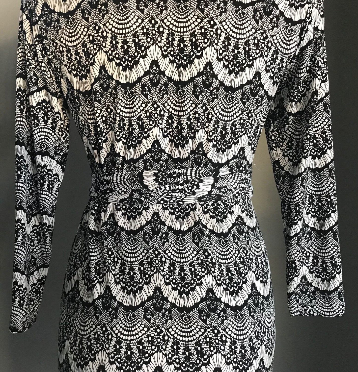 CARLY Q DESIGN Dress Black & White Print Long Sleeve Stretch Wrap Size S 8 10