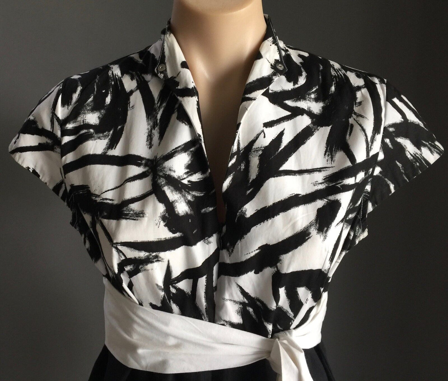 SANDRA SOULOS Dress Black & White Cap Sleeve Waist Tie Midi Frock Size 10