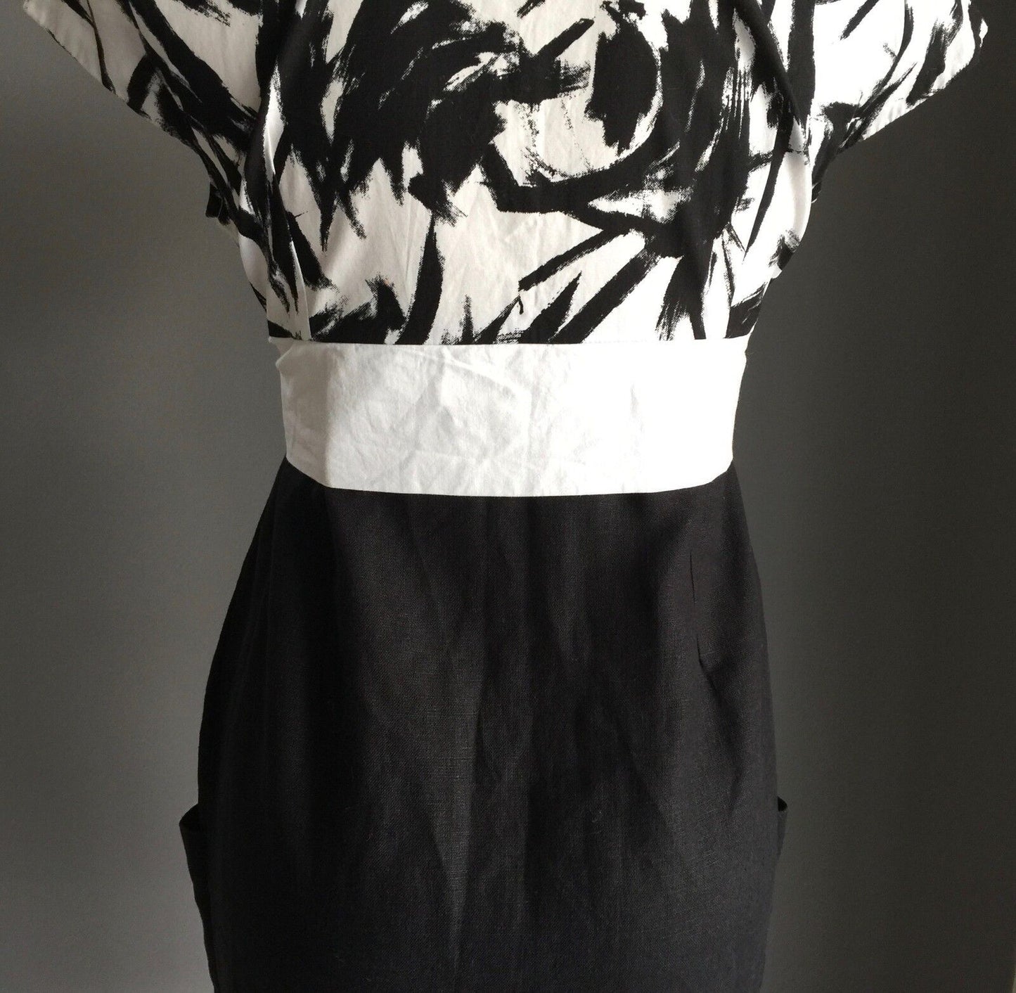 SANDRA SOULOS Dress Black & White Cap Sleeve Waist Tie Midi Frock Size 10