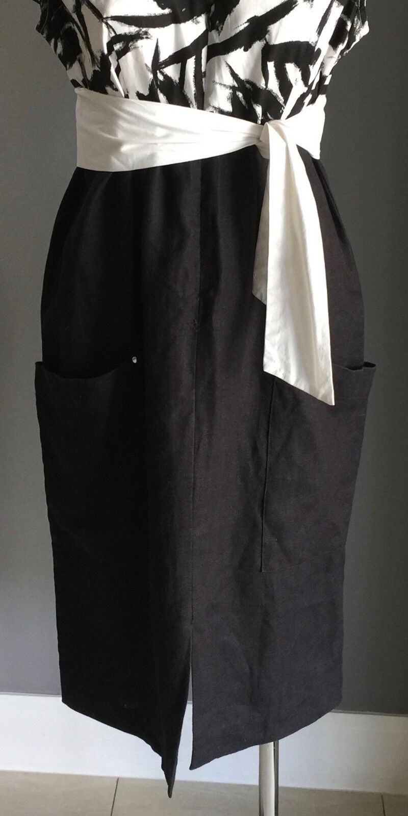 SANDRA SOULOS Dress Black & White Cap Sleeve Waist Tie Midi Frock Size 10