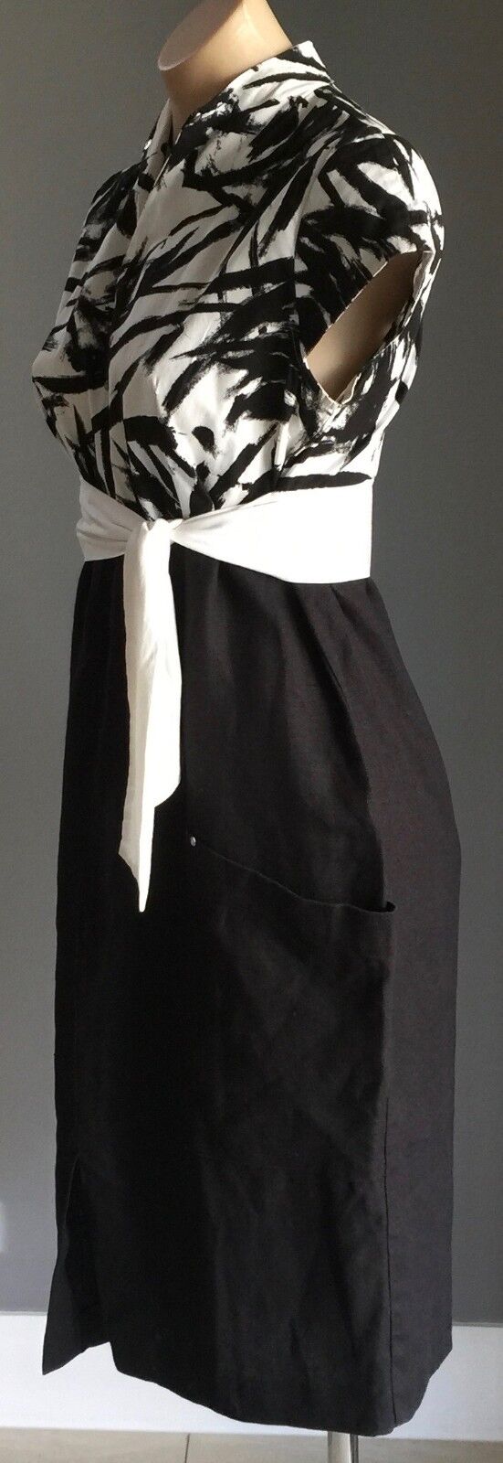 SANDRA SOULOS Dress Black & White Cap Sleeve Waist Tie Midi Frock Size 10