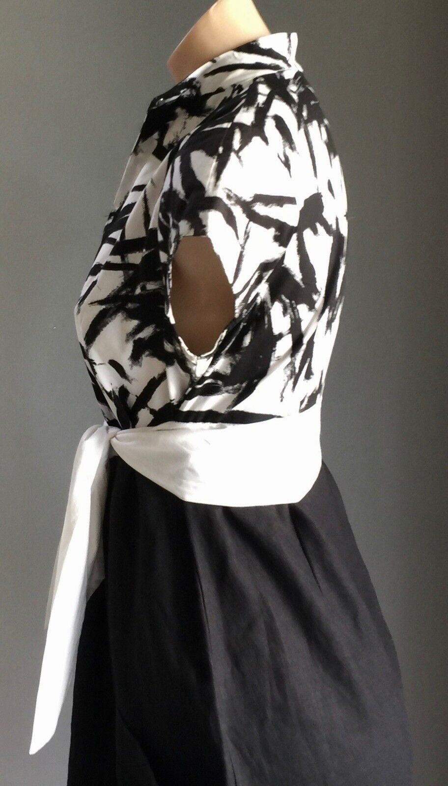 SANDRA SOULOS Dress Black & White Cap Sleeve Waist Tie Midi Frock Size 10