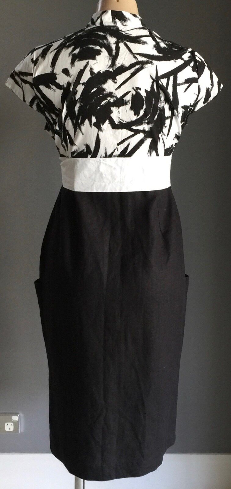 SANDRA SOULOS Dress Black & White Cap Sleeve Waist Tie Midi Frock Size 10