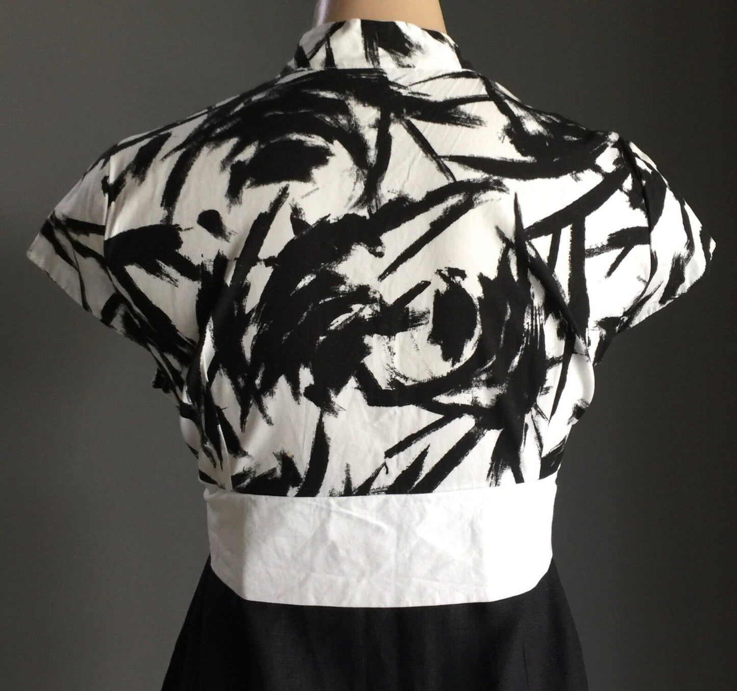 SANDRA SOULOS Dress Black & White Cap Sleeve Waist Tie Midi Frock Size 10